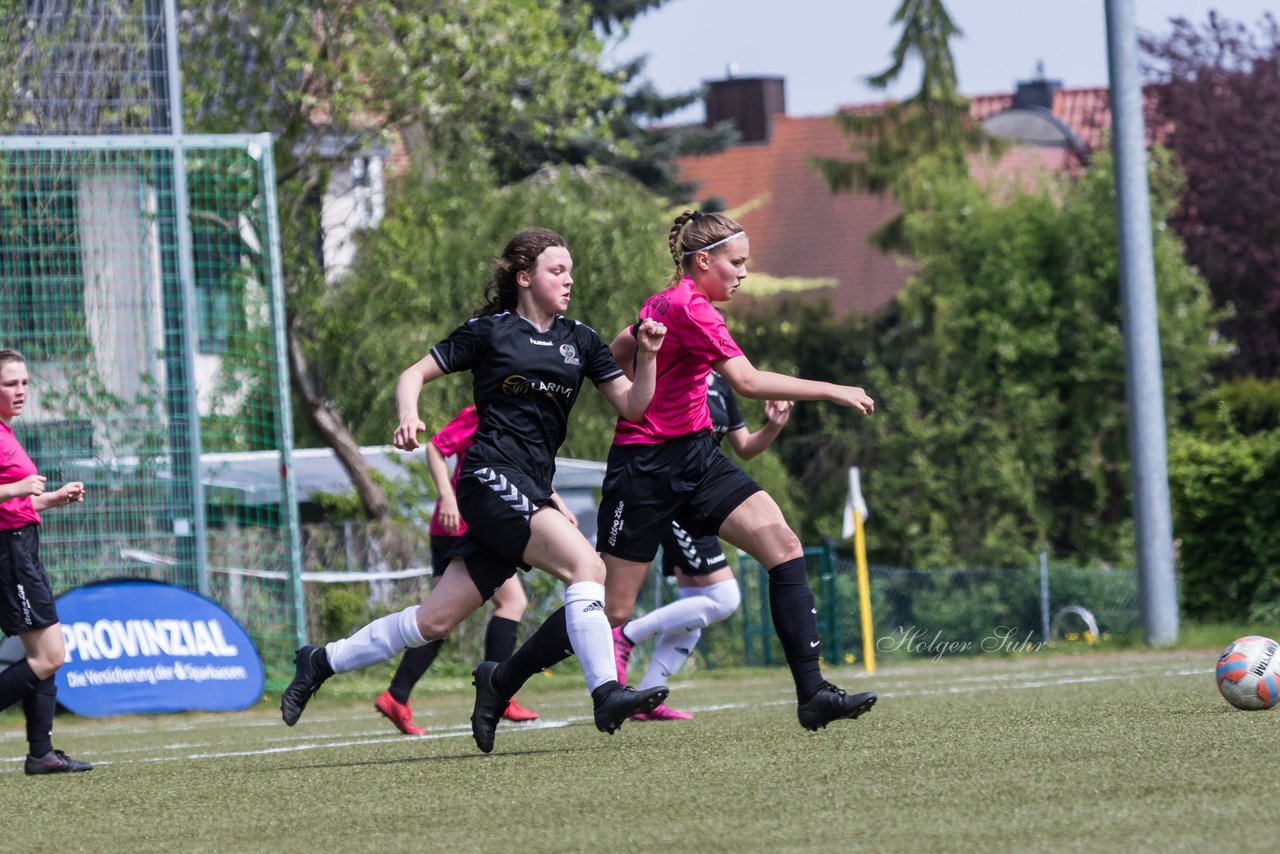 Bild 82 - B-Juniorinnen Pokalfinale SV Henstedt Ulzburg - SG Holstein Sued : 2:0